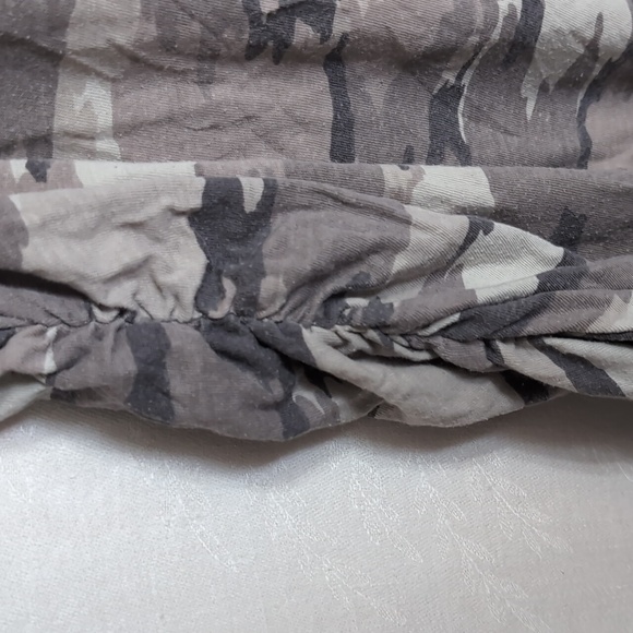 Isabel Maternity by Ingrid & Isabel Gray Camo Tee Shirt Size X-Large - Picture 3 of 5